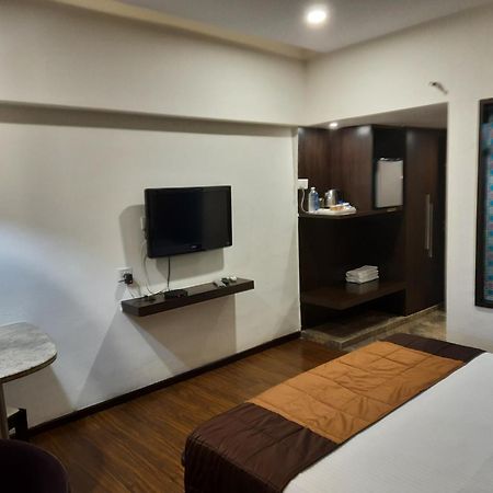 Hotel Lxia Hinjewadi - Indian Nationals Only Pimpri-Chinchwad Εξωτερικό φωτογραφία