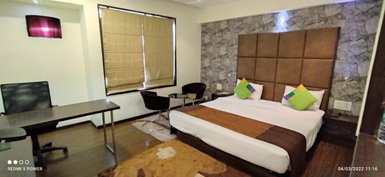 Hotel Lxia Hinjewadi - Indian Nationals Only Pimpri-Chinchwad Εξωτερικό φωτογραφία
