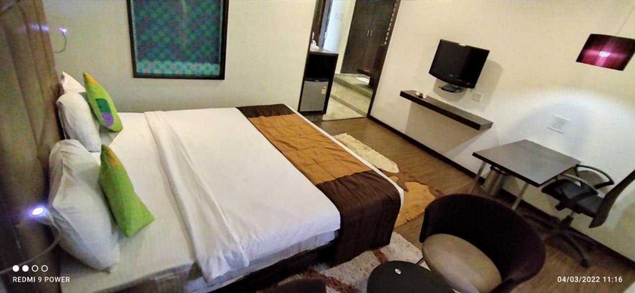 Hotel Lxia Hinjewadi - Indian Nationals Only Pimpri-Chinchwad Εξωτερικό φωτογραφία