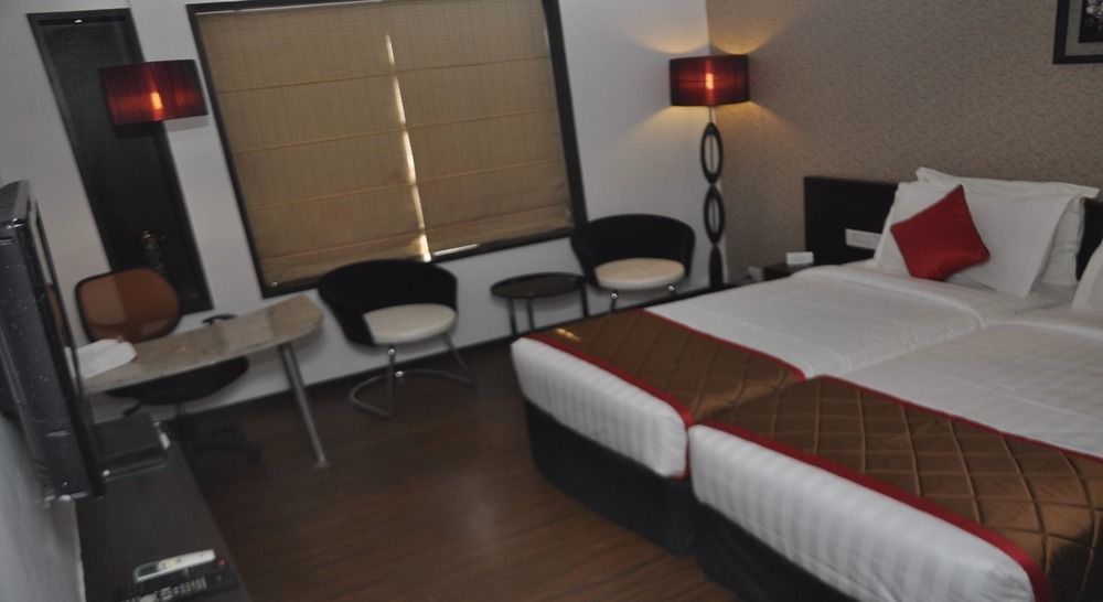Hotel Lxia Hinjewadi - Indian Nationals Only Pimpri-Chinchwad Εξωτερικό φωτογραφία